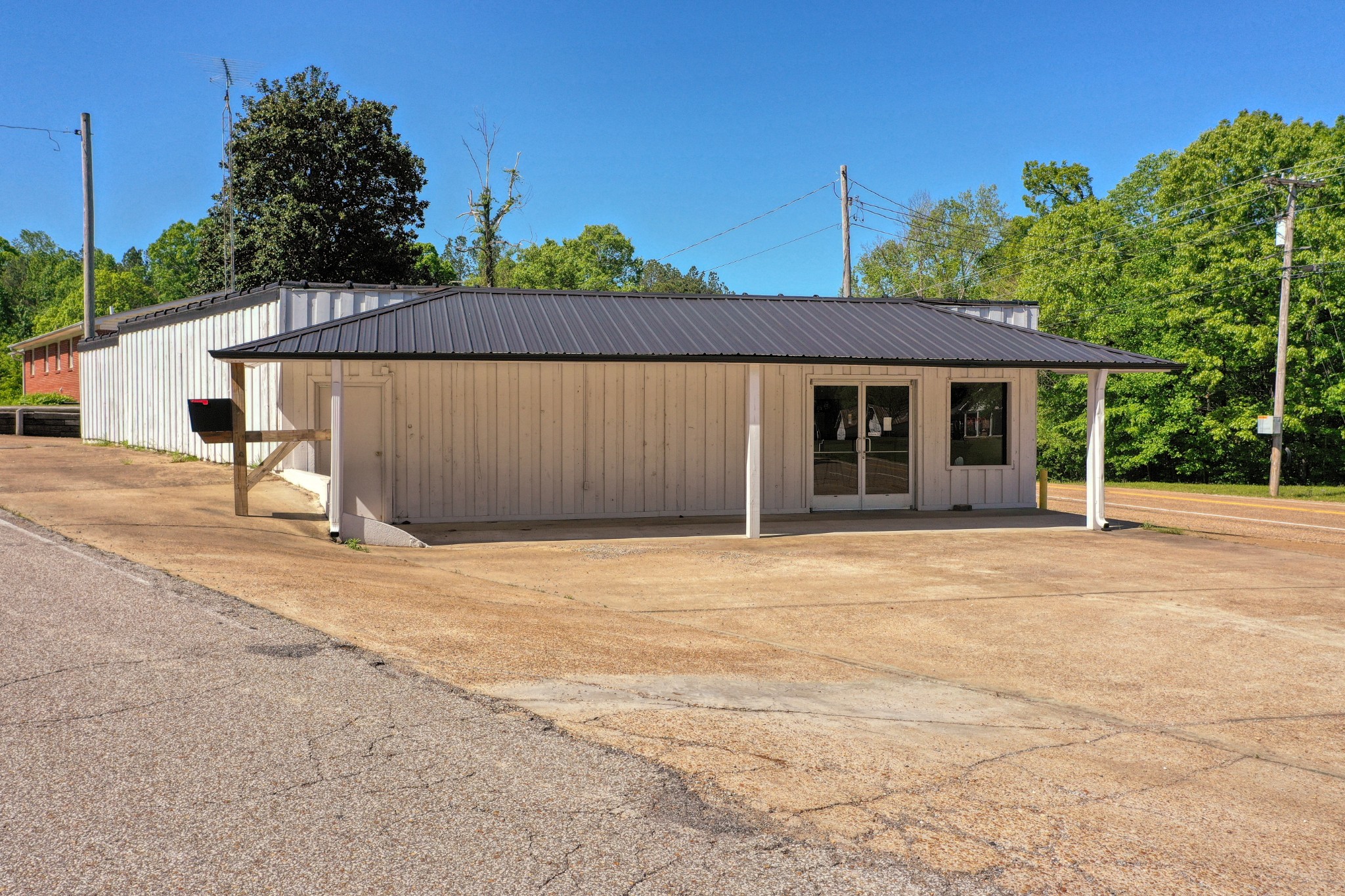 3032002 | $132,000 | 13700 Highway 70, Huntingdon, TN 38344